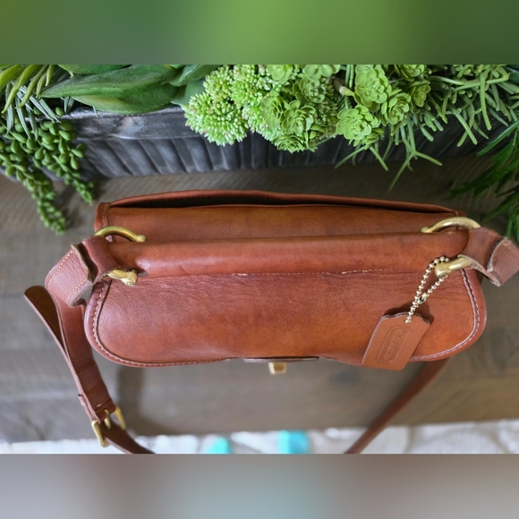 Vintage Coach Logan Crossbody/Shoulder Bag In Glovetanned British Tan Leather - Picture 7 of 14